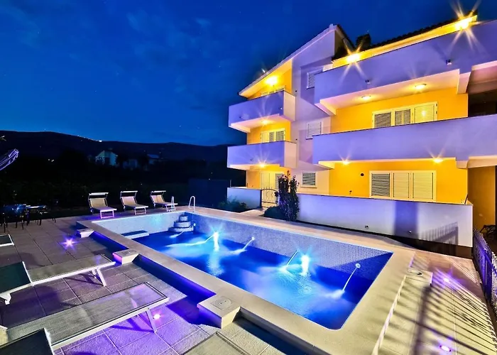 Green Poolside Escape