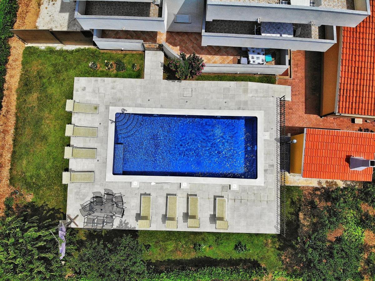 Poolside Escape * Kastela