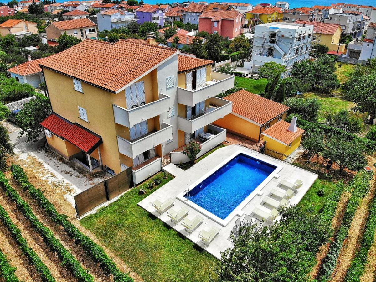 Poolside Escape Homestay Kastela
