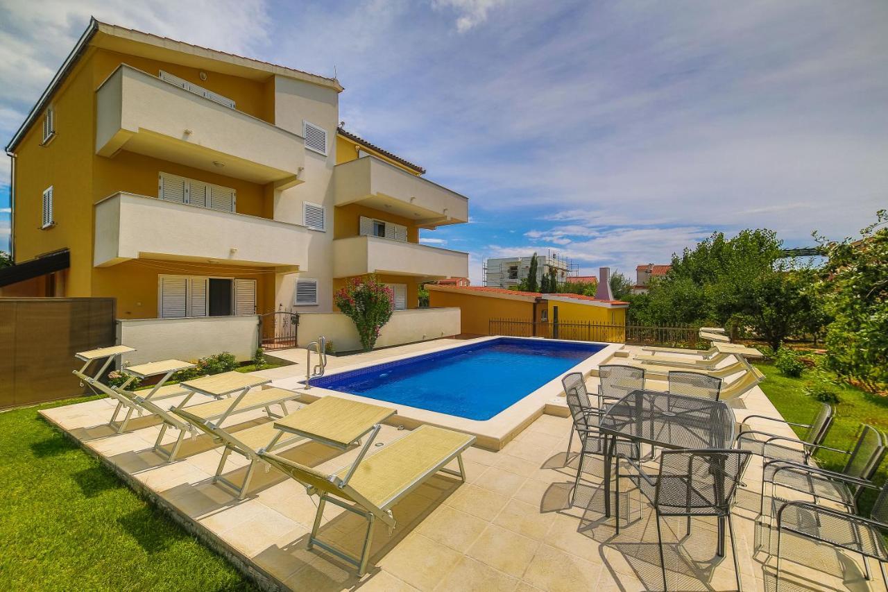 Homestay Poolside Escape