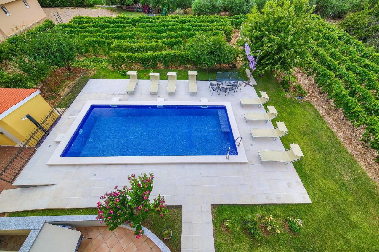 Homestay Poolside Escape