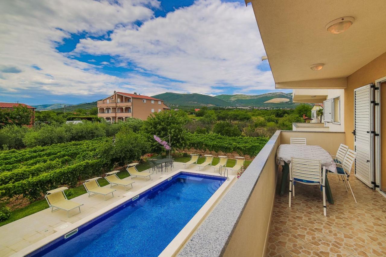 Poolside Escape Homestay Kastela