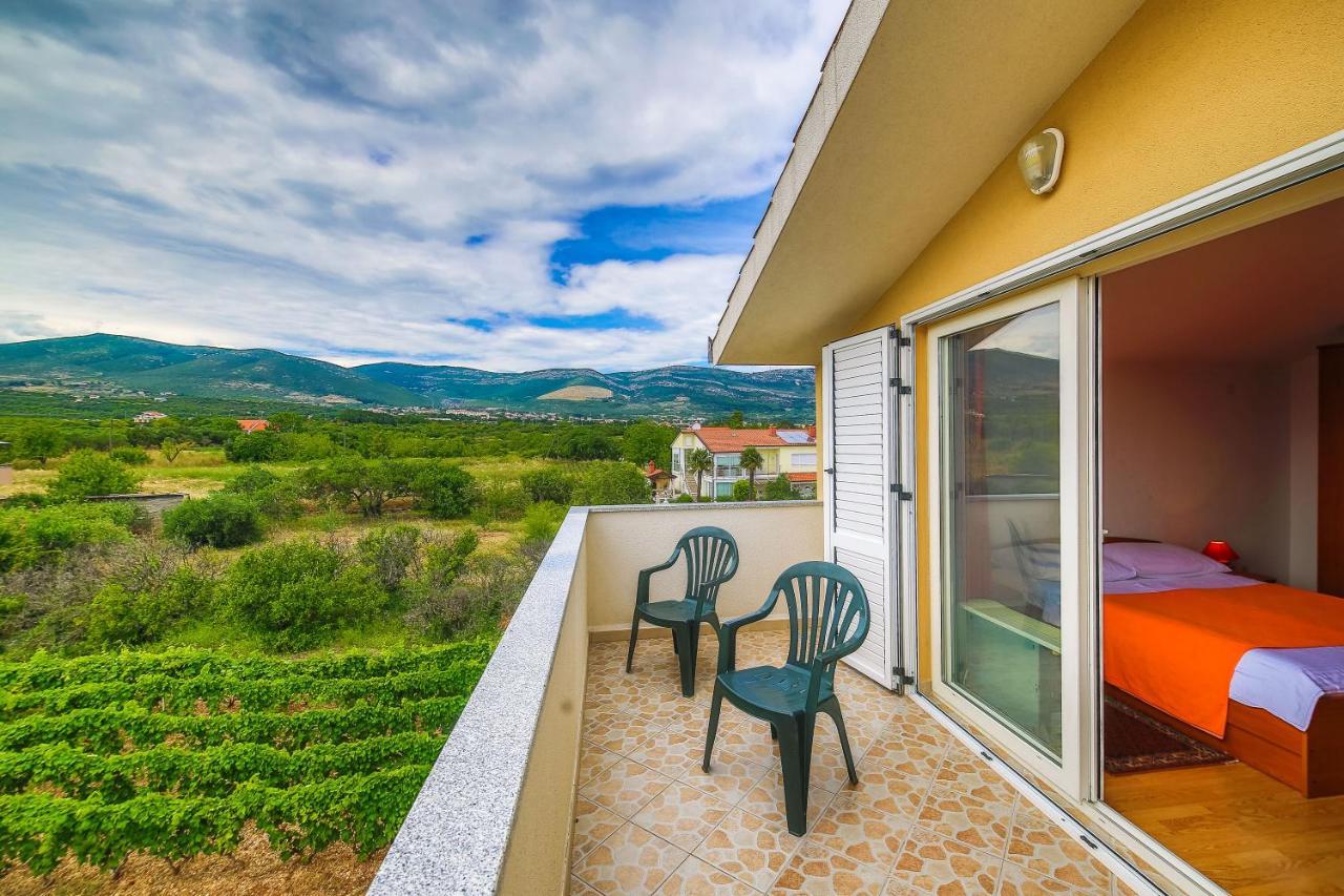 Poolside Escape Homestay Kastela