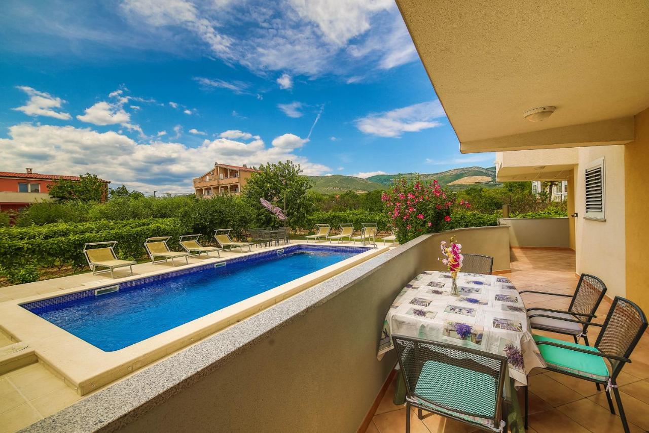 Homestay Poolside Escape