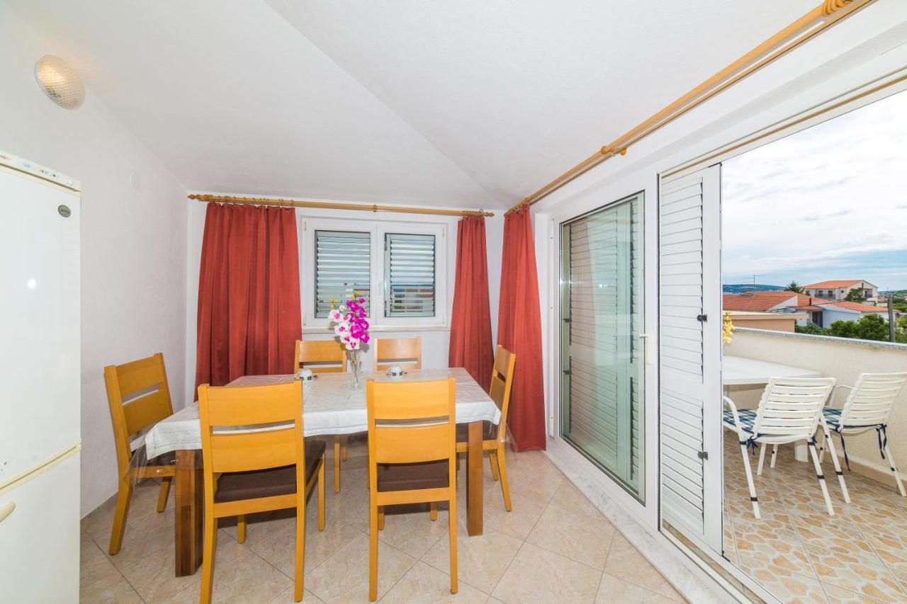 Poolside Escape Kastela