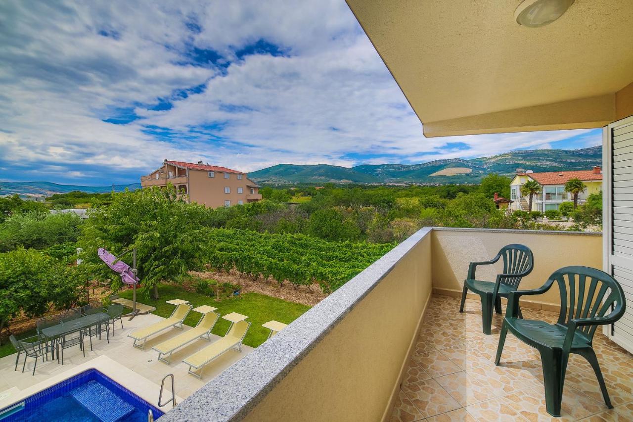 Poolside Escape * Kastela