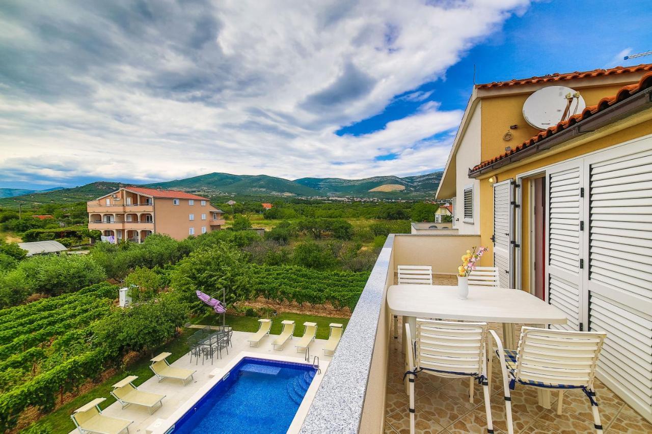 Homestay Poolside Escape