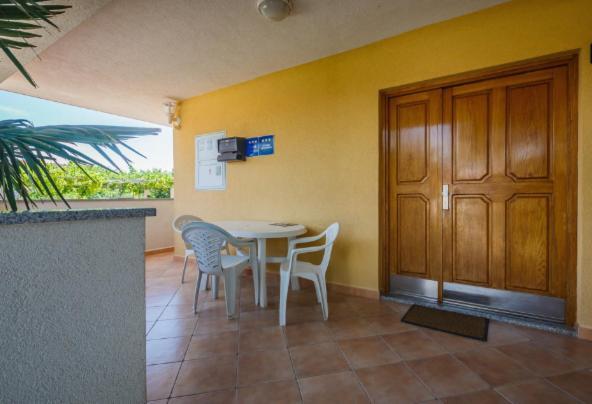 Poolside Escape Homestay *