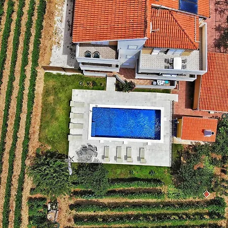 Green Poolside Escape Kastela Exterior photo