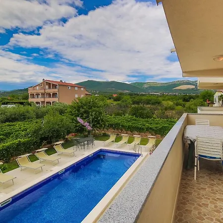Green Poolside Escape Kastela Exterior photo