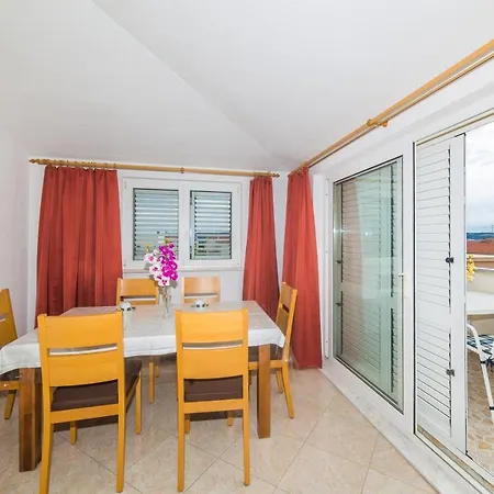 Green Poolside Escape Kastela Exterior photo